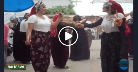 Hanımlardan mükemmel kaşık oyunu. Kemer mi yaptırdın ince beline