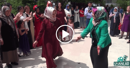 Ne varsa eskilerde var helal olsun teyzelere.. İzlemeden geçme